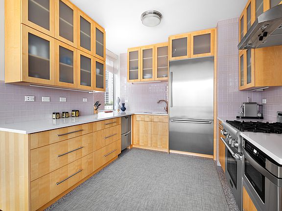 5th image of 1965 Broadway APT 20H