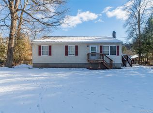 8 4th St, Godeffroy, NY 12729