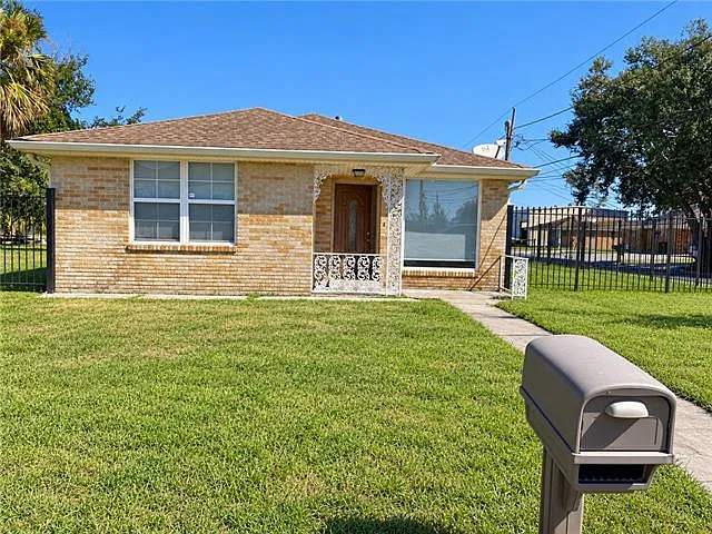 3 bed, 3.0 bath, 1910 sqft, $2,000 — Photo 1