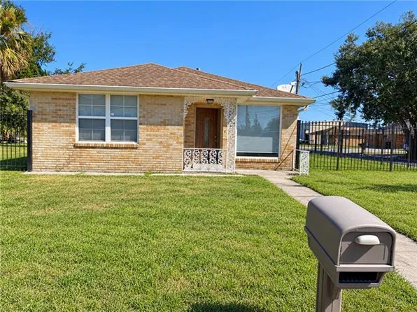 201 W Celestine St, Chalmette, LA 70043