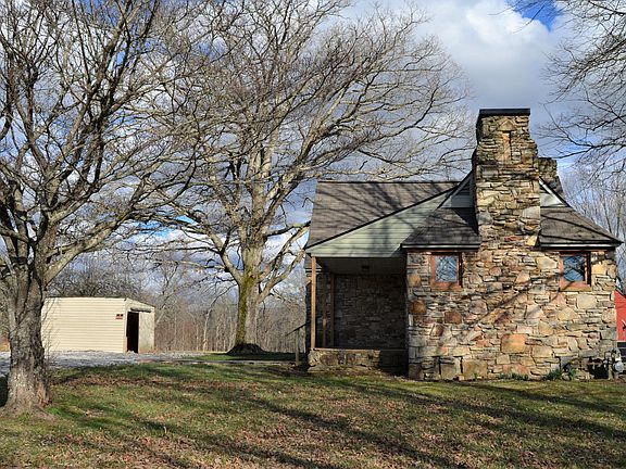 3rd image of 281 Chestnut Ln
