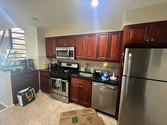 Rented by Plaza Realty | media 7