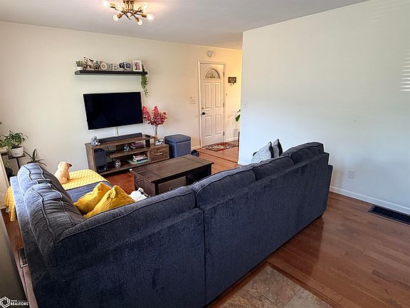 5th image of 1604 Southview Cir