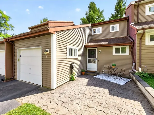 25 Mayapple Ln, West Henrietta, NY 14586