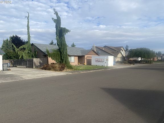 2nd image of 10004 NE 142nd Ave
