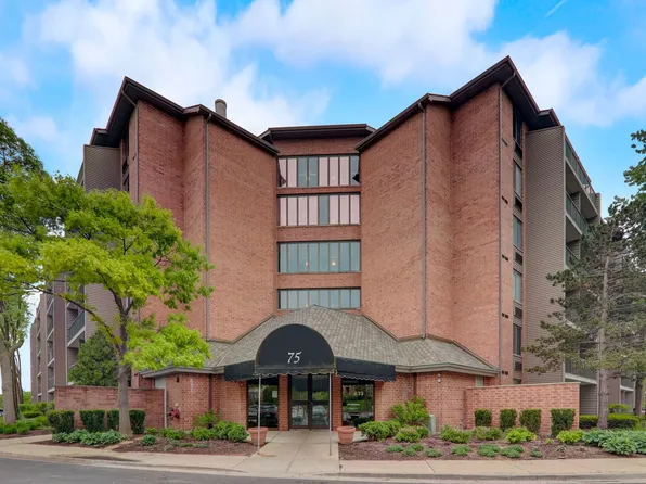 75 Kristin Cir APT 524, Schaumburg, IL 60195