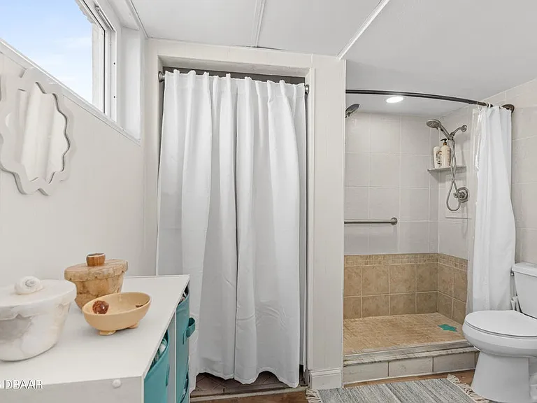 2711 N Halifax Ave — Photo 12