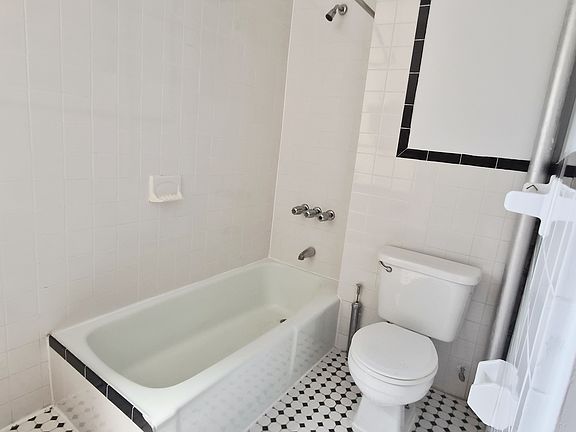 4th image of 355 W 85th St APT 71