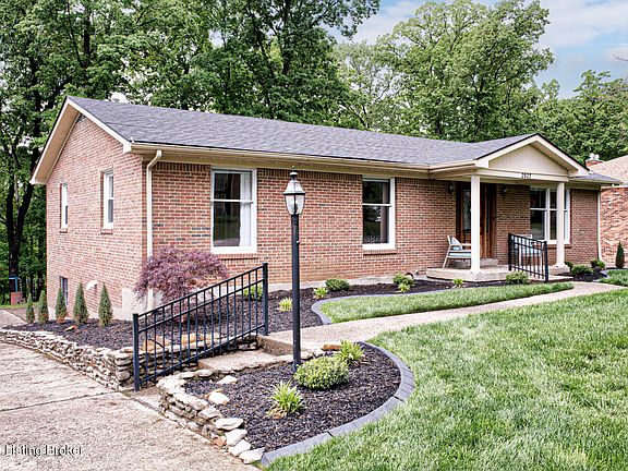 3rd image of 2527 Windsor Forest Dr