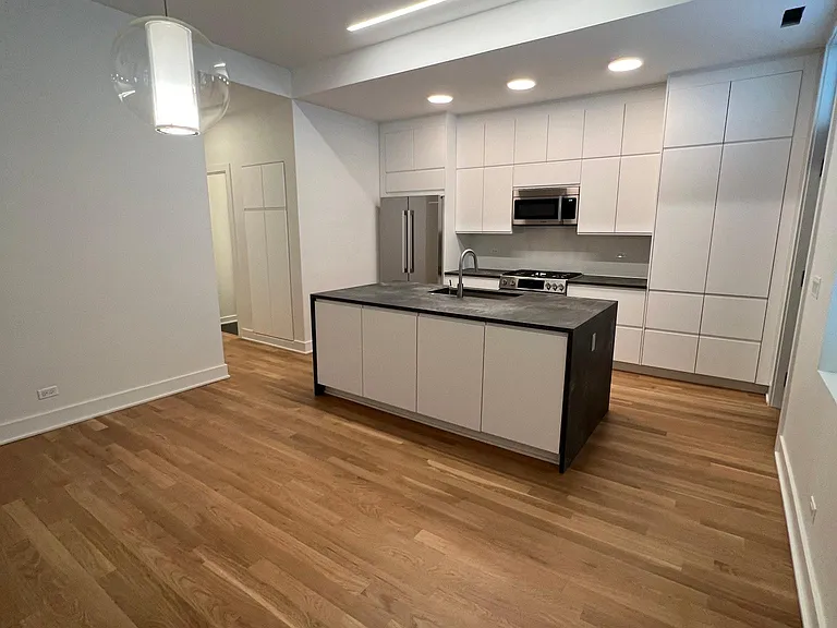 524 N May St #3 — Photo 9