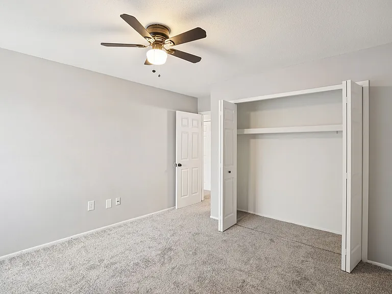 Hillcrest Club Apartments — Photo 51