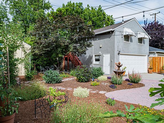 2nd image of 231 40th St #201