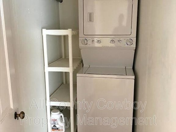 3rd image of 710 Custer St