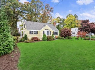 98 Evelyn St, Trumbull, CT 06611