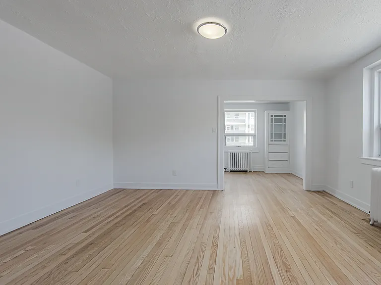 391 Sherbourne St — Photo 11