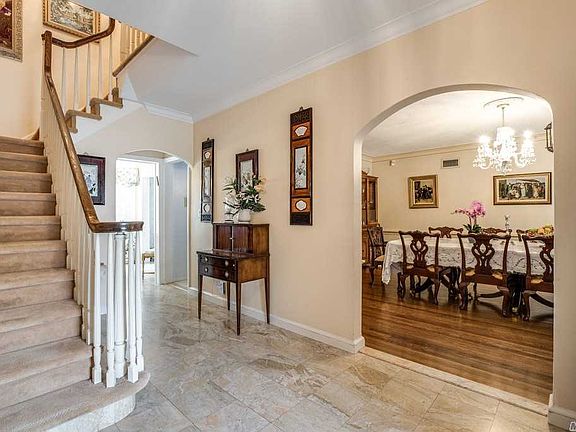 4th image of 19 Copper Beach Ln