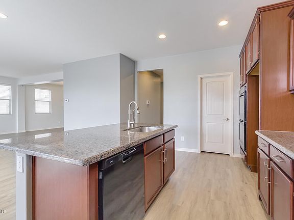 4th image of 2423 W Chinook Dr