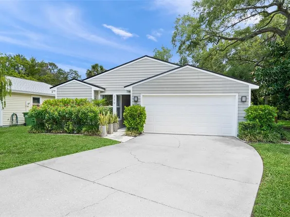 319 Bearded Oaks Cir, Sarasota, FL 34232