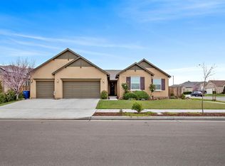 880 Legend Dr, Lemoore, CA 93245