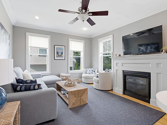 4th image of 232 Gold St #1