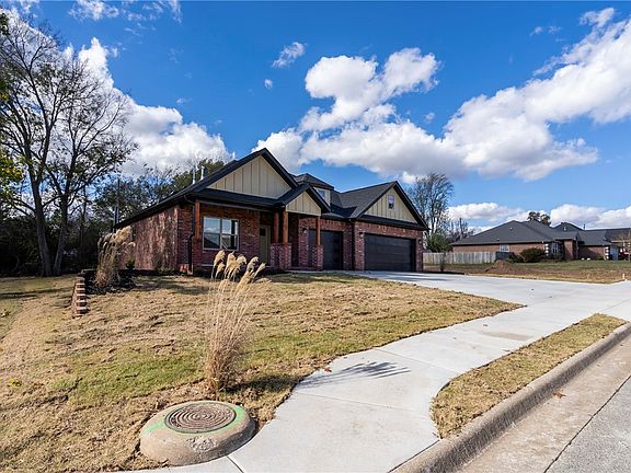 3rd image of 2706 Cortney Cir