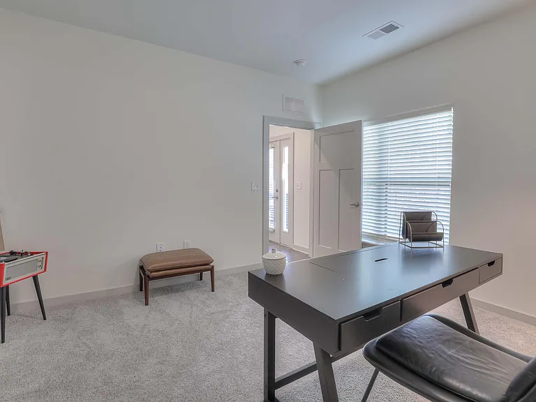 The Flats at Laurel & Pine — Photo 17