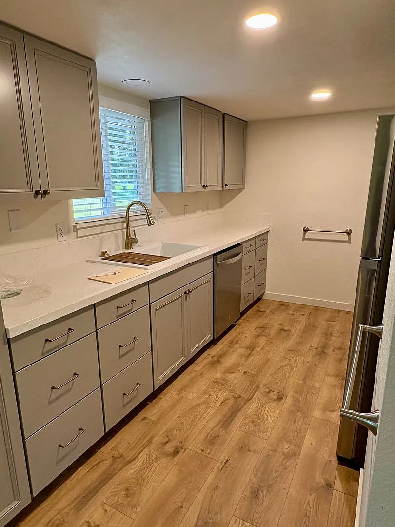 Jacksonville Oregon 2 Bedroom, 2 Bath Apartment Hard to find Long term Rental — Photo 2