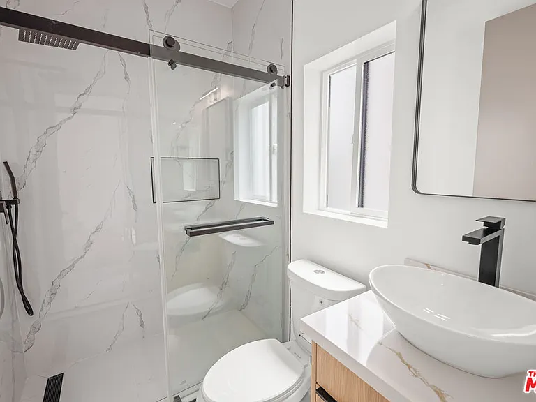 11006 Hortense St #1/2 — Photo 25