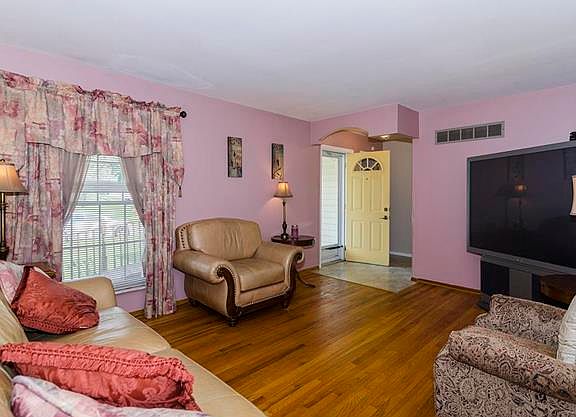 4th image of 5270 Ponawanda Trl