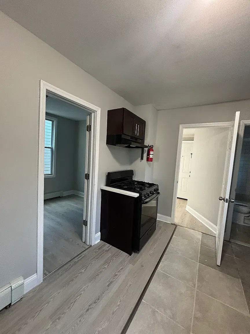 4 bed, 1200 sqft, $2,149 — Photo 2