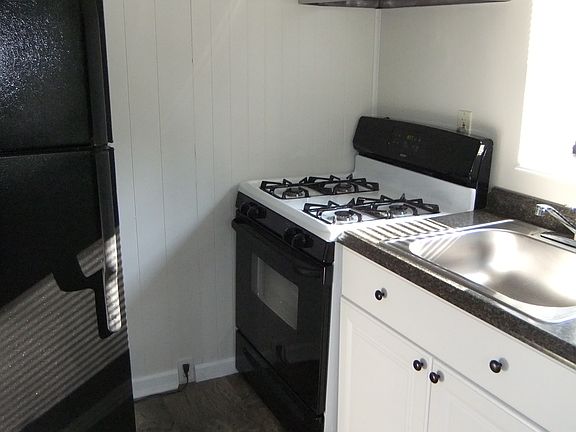4th image of 4904A Woodland Ave