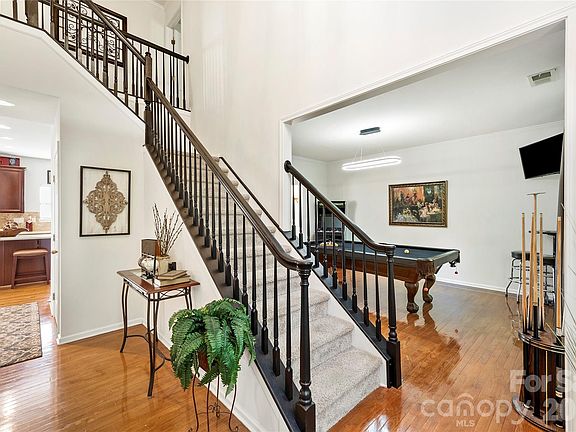 3rd image of 1019 Markwell Dr