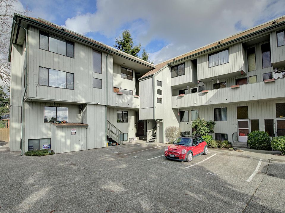 1st image of 11401 Roosevelt Way NE APT 9