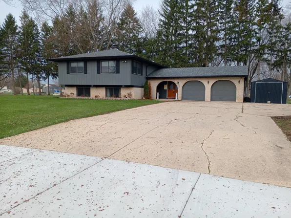 4N580 Chatham Ct, West Chicago, IL 60185