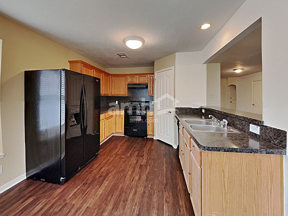 3rd image of 900 Summer Wood Blvd