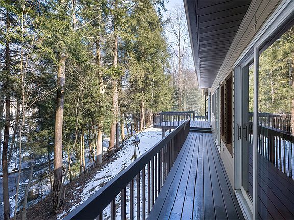 3rd image of 22744 Middle Rd