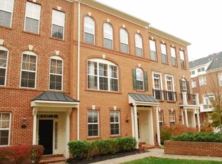 102 Meeting House Station Sq, Herndon, VA 20170