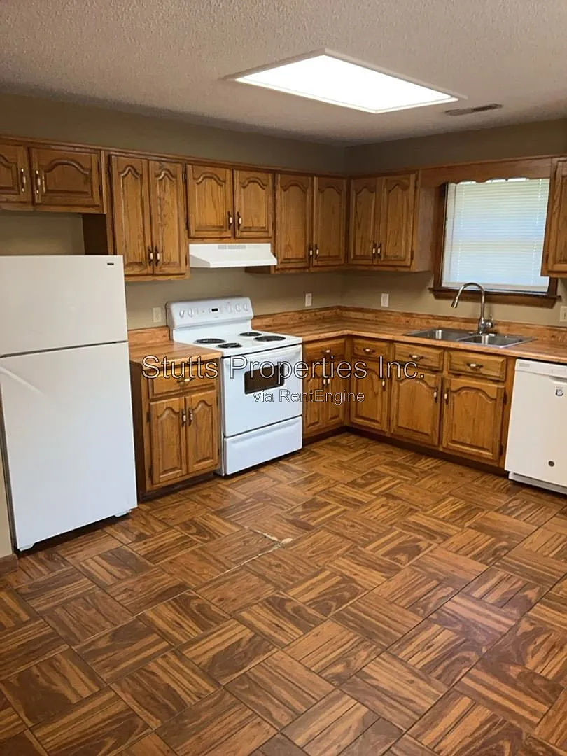 2 bed, 1.5 bath, 900 sqft, $695 — Photo 1