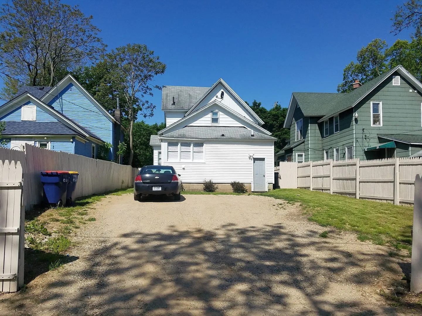 Downtown 2 Story Cottage Monthly Grand Rapids Rental — Photo 2