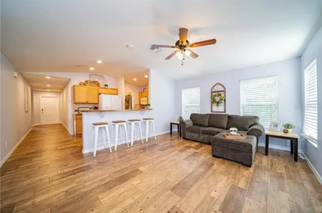 3 bed, 1208 sqft, $1,700 — Photo 2