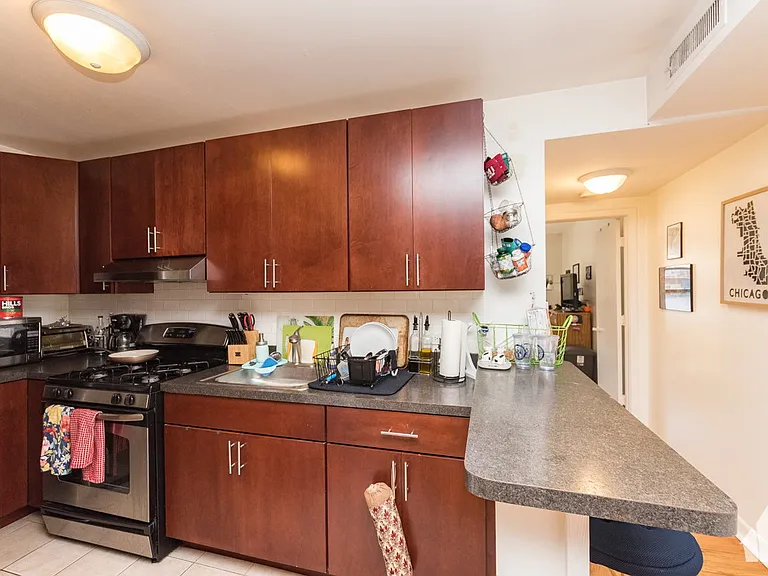 803 W Oakdale Ave #2 — Photo 3