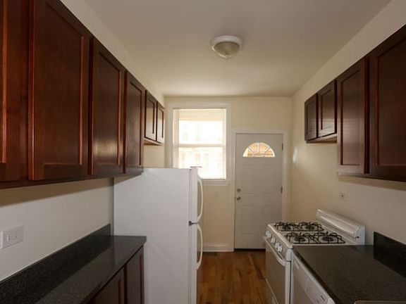 2nd image of 827 W Waveland Ave APT 1N