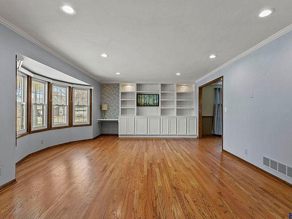 3rd image of 5822 Fieldcrest Way