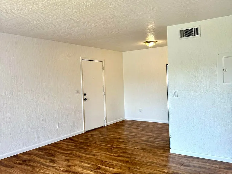 2100 Forest Knoll Dr NE #202 — Photo 10