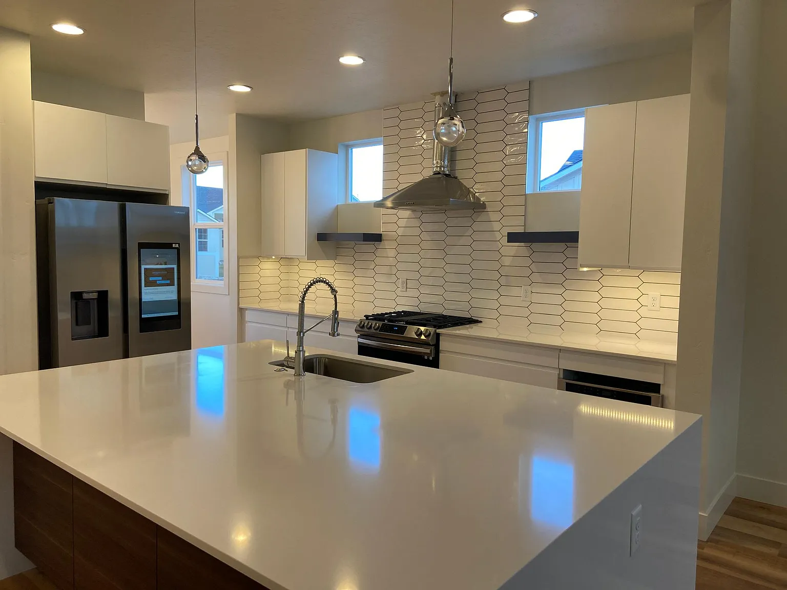 191 S Fuji Ave — Photo 3