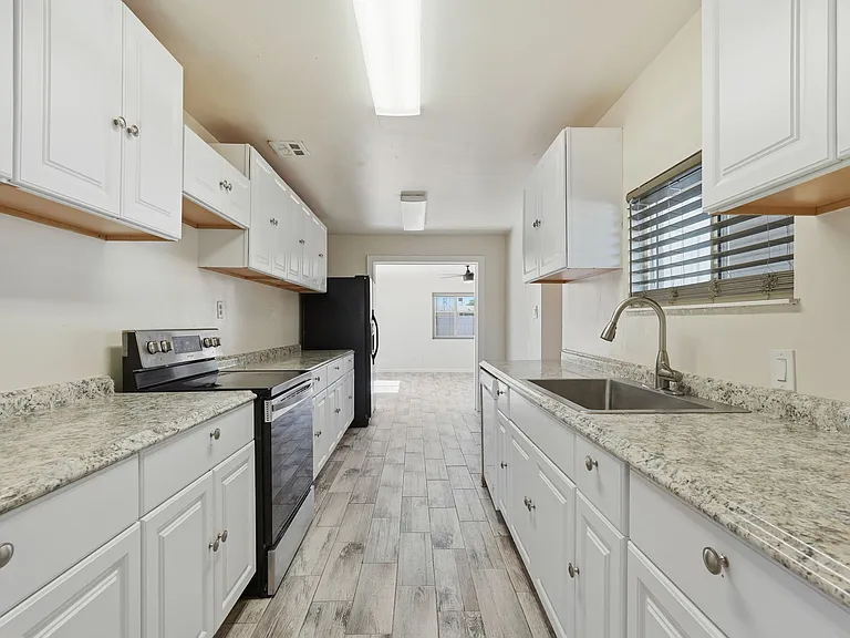 209 E McMurray Blvd — Photo 12