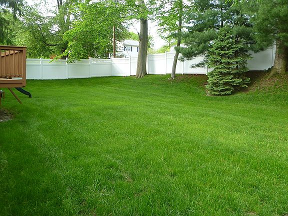 2nd image of 103 Rolling Wood Dr
