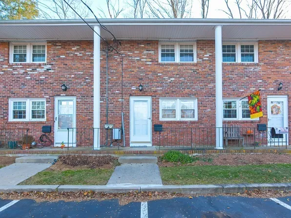 27 Regency Dr, Holliston, MA 01746