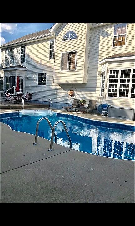 2nd image of 164 Greycliff Manor Dr
