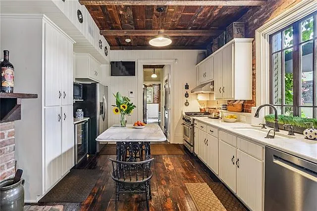 1404 Prytania St #E1 — Photo 15